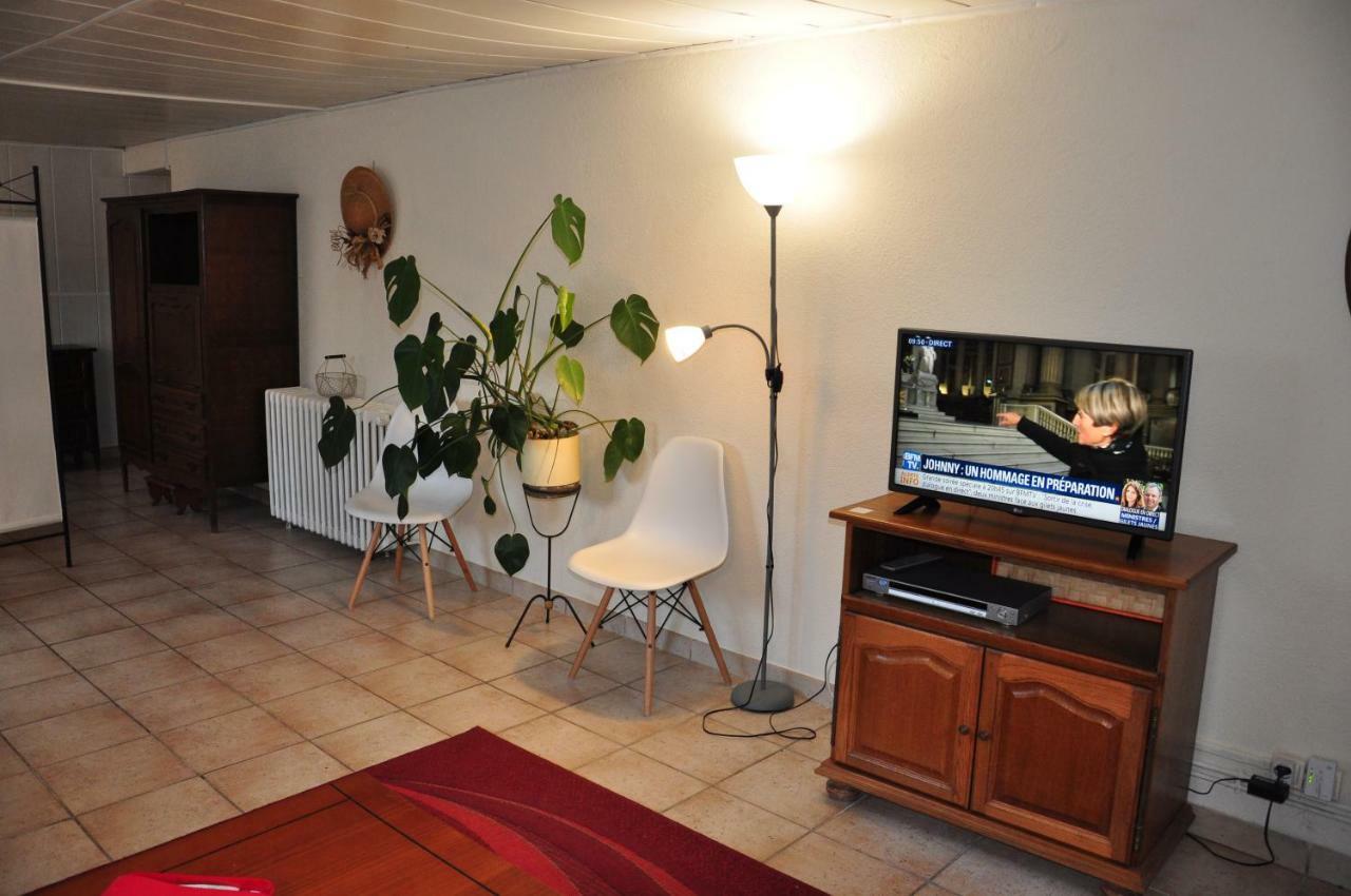 Studio Vic Vic-sur-Cère Exterior foto